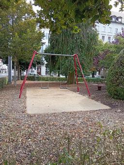 スイスの町の小さな公園 スイスの町の小さな公園の写真