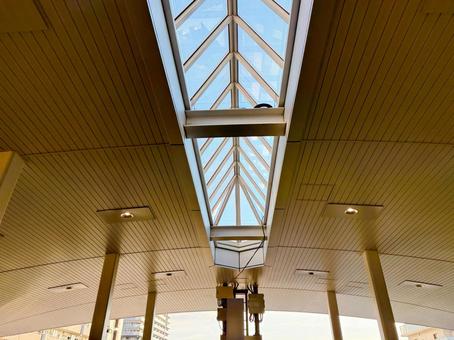 モダンな駅の天井 モダンな駅の天井 青空,空,駅の写真素材