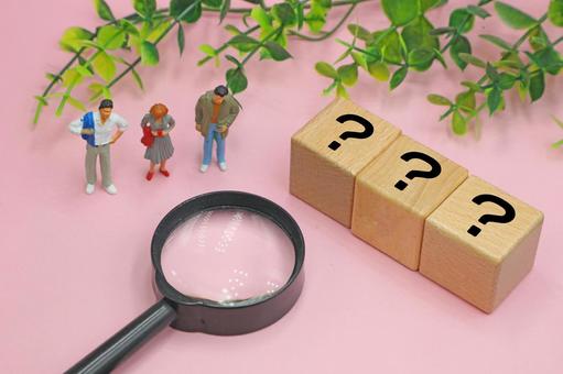 はてなマークと書かれたブロック はてなマーク,クエスチョンマーク,悩みの写真素材