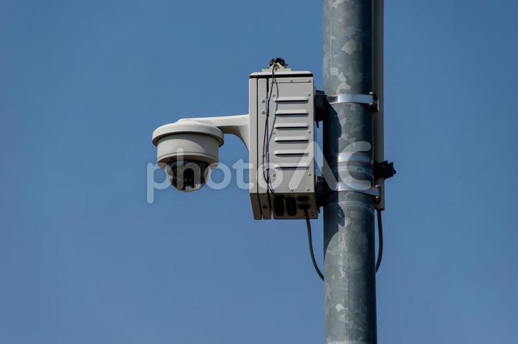 青空と通学路のカメラ 青空,晴れ,見守りの写真素材