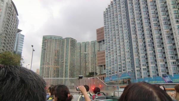 香港 2階建てバスと高層住宅群 2階建てバス,香港,高層ビルの写真素材