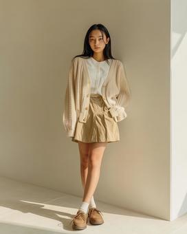 春/秋 ナチュラルコーデの女性 春/秋 ナチュラルコーデの女性の写真