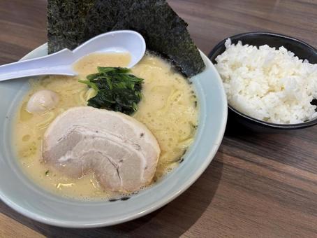 ラーメンライス ラーメン,とんこつ,食べ物の写真素材