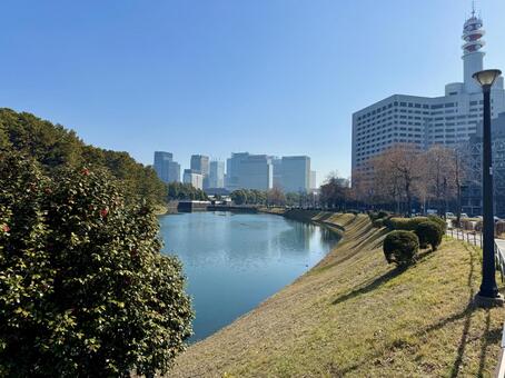 皇居外周から見た東京千代田区の摩天楼 首都圏,コンクリートジャングル,遠景の写真素材