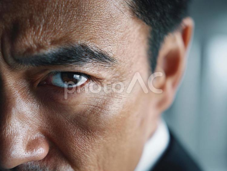 スーツの男性の顔のアップショット 男性,顔,アップショットの写真素材
