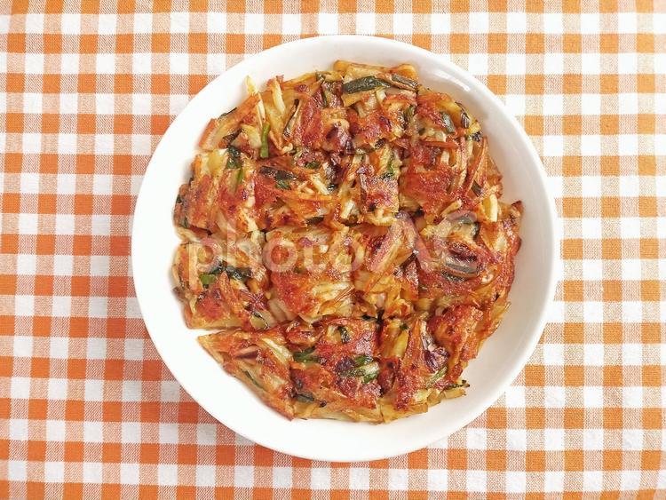 じゃがキムチーズチヂミ　上から見た画 チヂミ,韓国,日本の写真素材