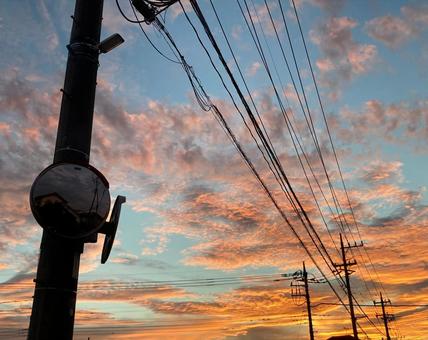 電線と夕暮れ 電線と夕暮れ 空,たそがれ,シルエットで映すの写真素材