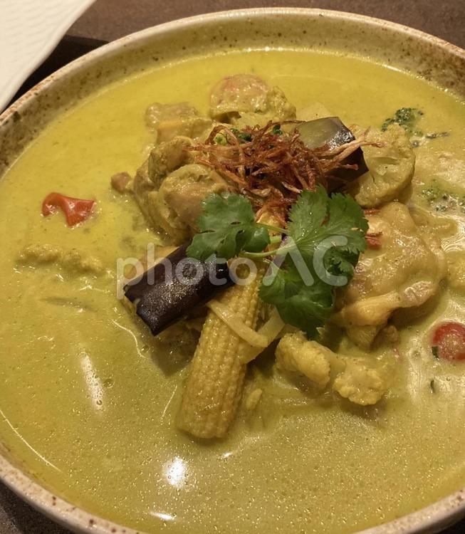 野菜とチキンのグリーンカレー グリーンカレー,野菜,夏野菜のカレーの写真素材