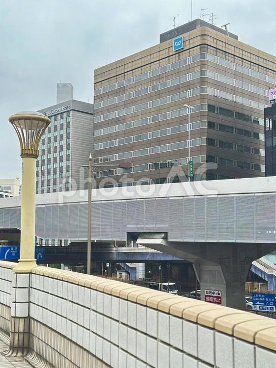 早朝の上野の街並み　歩道橋 上野駅正面玄関口,上野駅前,台東区の写真素材