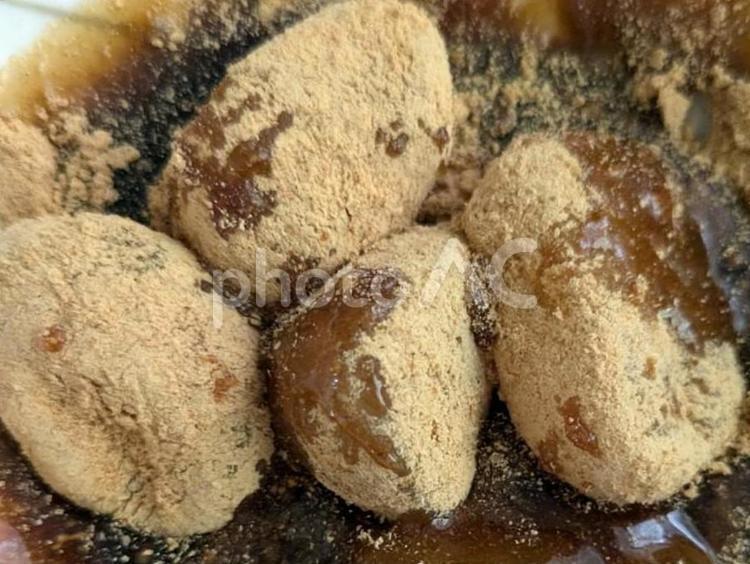 きびだんごに黒蜜 きびだんご,キビダンゴ,黒蜜の写真素材