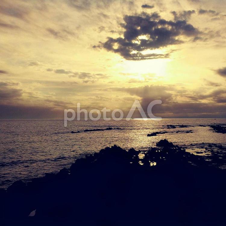 夕暮れの海 夕焼け,夕暮れ,夕日の写真素材