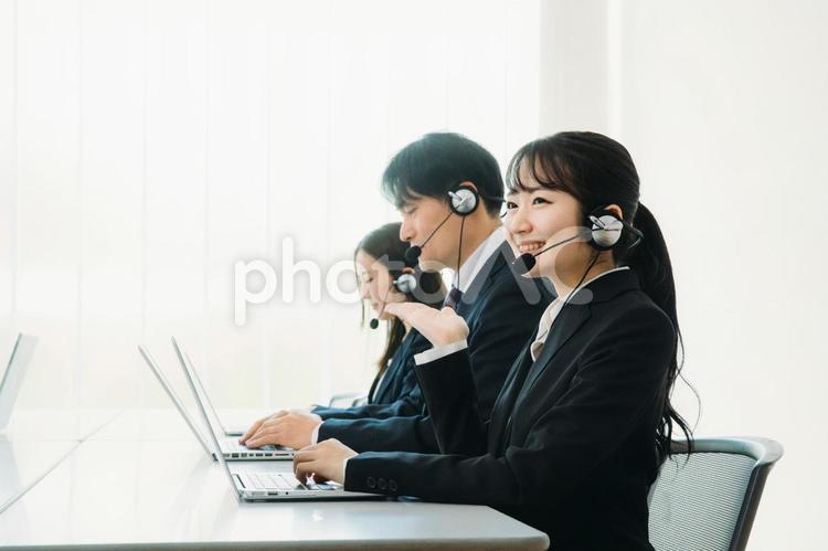 コールセンターのスタッフ（女性メイン） コールセンター,オペレーター,テレオペの写真素材