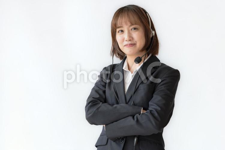 笑顔で優しそうなインカムをした女性 オペレーター,コールセンター,ヘッドセットの写真素材
