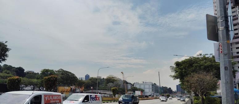 シンガポールの幹線道路と街の風景 シンガポールの幹線道路と街の風景の写真
