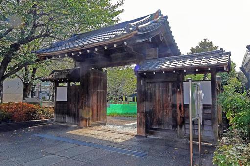 門と蔵のある広場(豊島) 門と蔵のある広場(豊島) 門と蔵のある広場,旧丹羽家邸宅跡,丹羽茂右衛門の写真素材