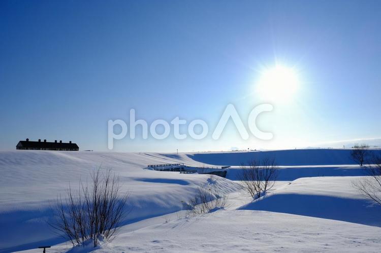 白銀世界　照らされて 自然,風景,雪の写真素材