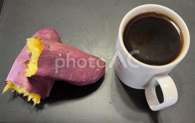 焼き薩摩芋紅はるか、コーヒーの昼食 昼食,焼き薩摩芋,焼き芋の写真素材