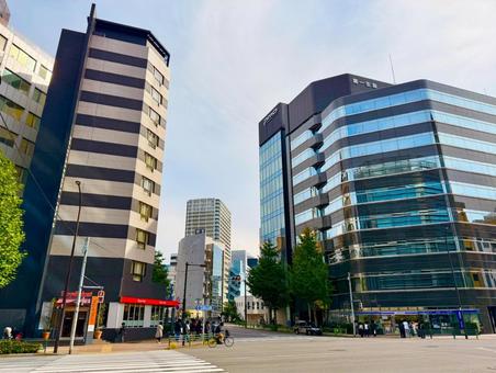 八丁堀の交差点とビル群の眺め 青空,空,街角の写真素材
