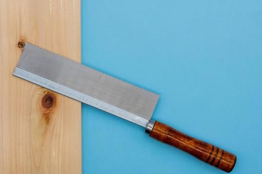 ヒノキの木材とノコギリ　DIY・水色背景 ノコギリ,檜,木材の写真素材