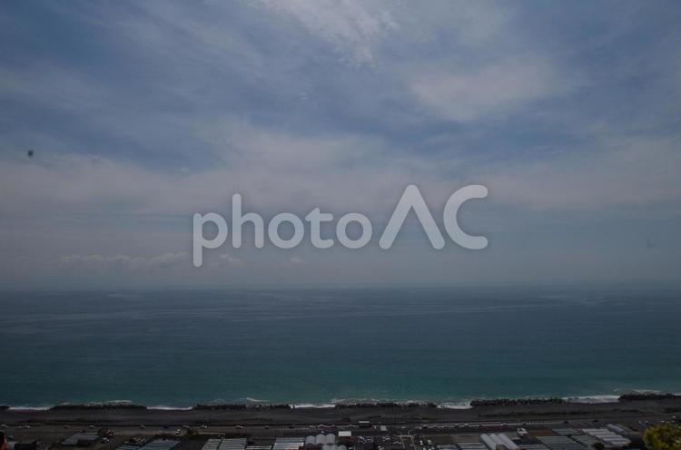 海と空と家　（自然・植物） 空,雲,青の写真素材