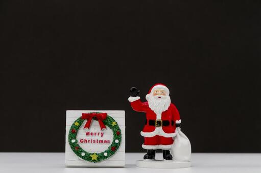 サンタとメリークリスマス　黒背景 サンタクロース,merrychristmas,クリスマスの写真素材