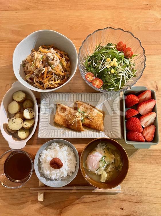 マンダイの照り焼き定食 食事,健康,おうちごはんの写真素材