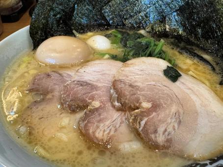 ラーメン ラーメン とんこつ醤油ラーメン,豚骨醤油ラーメン,らーめんの写真素材