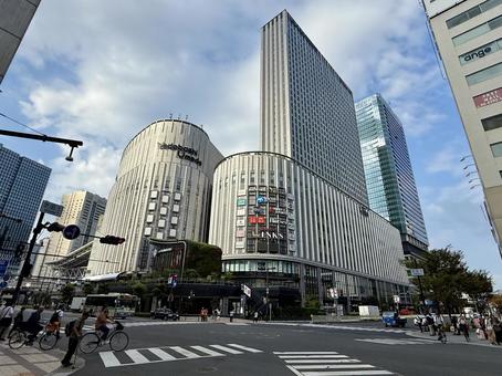 朝の大阪梅田　ショッピングモール前 梅田,大阪市,府中の写真素材