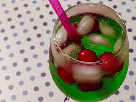 さくらんぼ入りメロンソーダ さくらんぼ,メロンソーダ,ワイングラスの写真素材