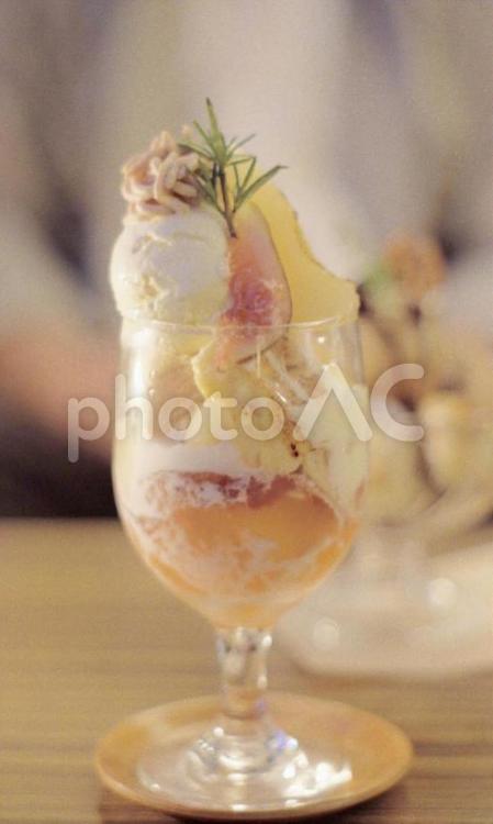 夢が詰まった宝石 パフェ,キラキラ,カフェの写真素材