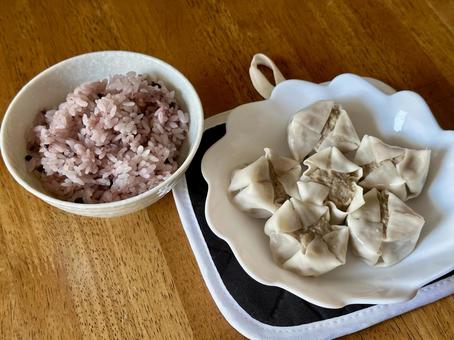 しゅうまいとご飯 しゅうまいとご飯 焼売,シューマイ,おかずの写真素材