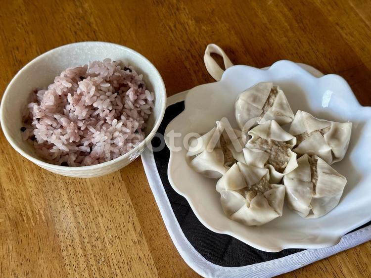 しゅうまいとご飯 焼売,シューマイ,おかずの写真素材