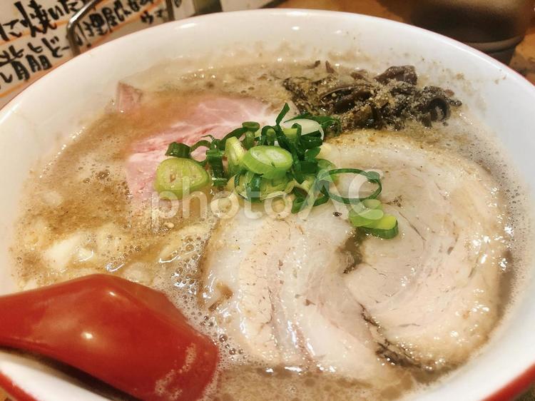 日本、東京のラーメン屋の豚骨ラーメン 日本,東京,豚骨ラーメンの写真素材