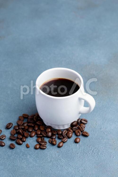 コーヒーとコーヒー豆 コーヒー,コーヒー豆,マグカップの写真素材