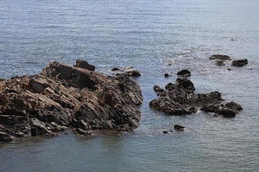 岩場と波のある海の風景 岩場と波のある海の風景 岩場,波,海の写真素材