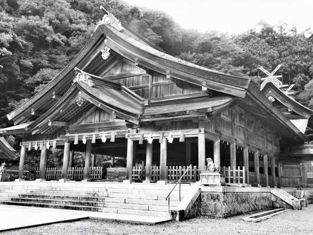 島根県-美保神社-拝殿-白黒 島根県-美保神社-拝殿-白黒の写真