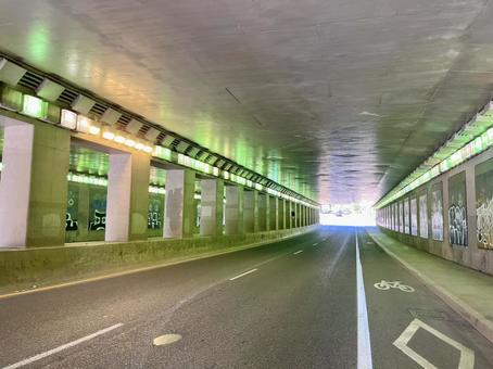 夏のカナダの高架橋下の道路 夏のカナダの高架橋下の道路 海外,カナダ,オンタリオ州の写真素材