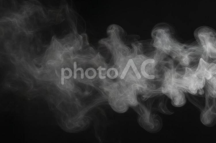 煙（横方向にもわっと広がるパターン） 煙,白煙,横の写真素材