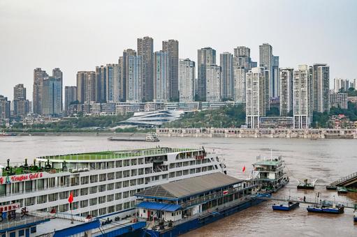 重慶の街並みと長江の眺め  重慶,長江,都市の写真素材