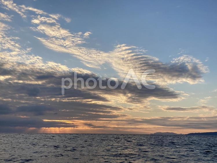 海上からの夕暮れ 夕日,海,夕焼けの写真素材