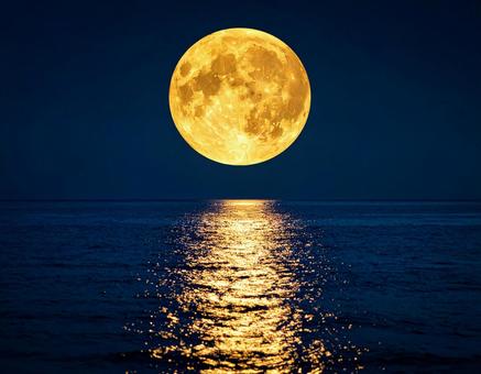 中秋の名月 満月と海 月見 秋の風景3 中秋の名月 満月と海 月見 秋の風景3の写真