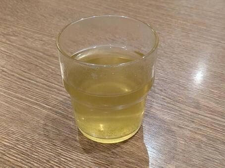 大雪翌日の横浜市青葉区の温浴施設の緑茶 お茶,グリーンティー,耐熱ガラスの写真素材