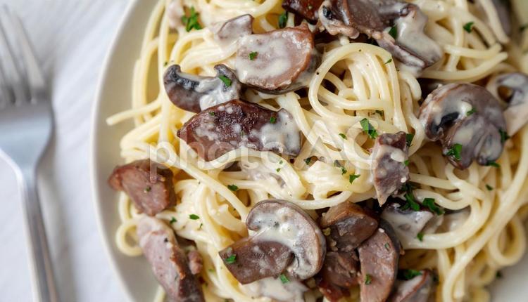 手作りパスタ・スパゲティ・俯瞰 パスタ,スパゲッティ,おうちごはんの写真素材