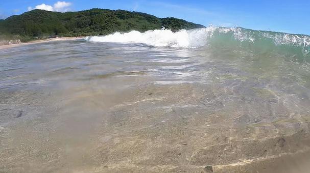 打ち寄せる波 打ち寄せる波 海,空,雲の写真素材