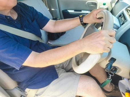 運転・ドライブ・ドライバー 半袖 右から 運転・ドライブ・ドライバー 半袖 右から ドライバー,運転,ドライブの写真素材