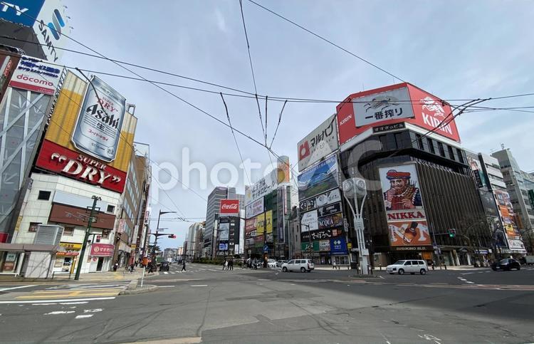 札幌市中央区すすきの４丁目交差点ニッカ 札幌市,すすきの,交差点の写真素材