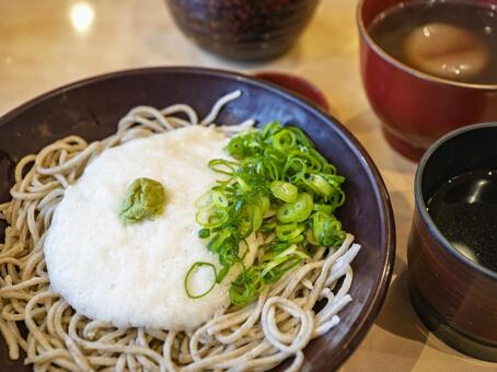 とろろ香る山かけそばと甘味のお汁粉 山かけそば,そば,蕎麦の写真素材