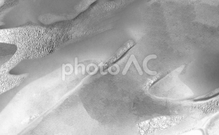 白色の和紙に銀色の模様がある背景画像 背景,和風,シルバーの写真素材