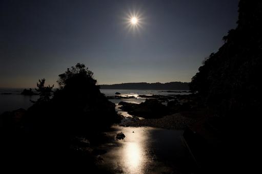 月夜の太地湾 太地湾,月夜,月の写真素材