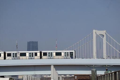 モノレールと橋とビルと東京タワーと青空 モノレール,橋,ビルの写真素材